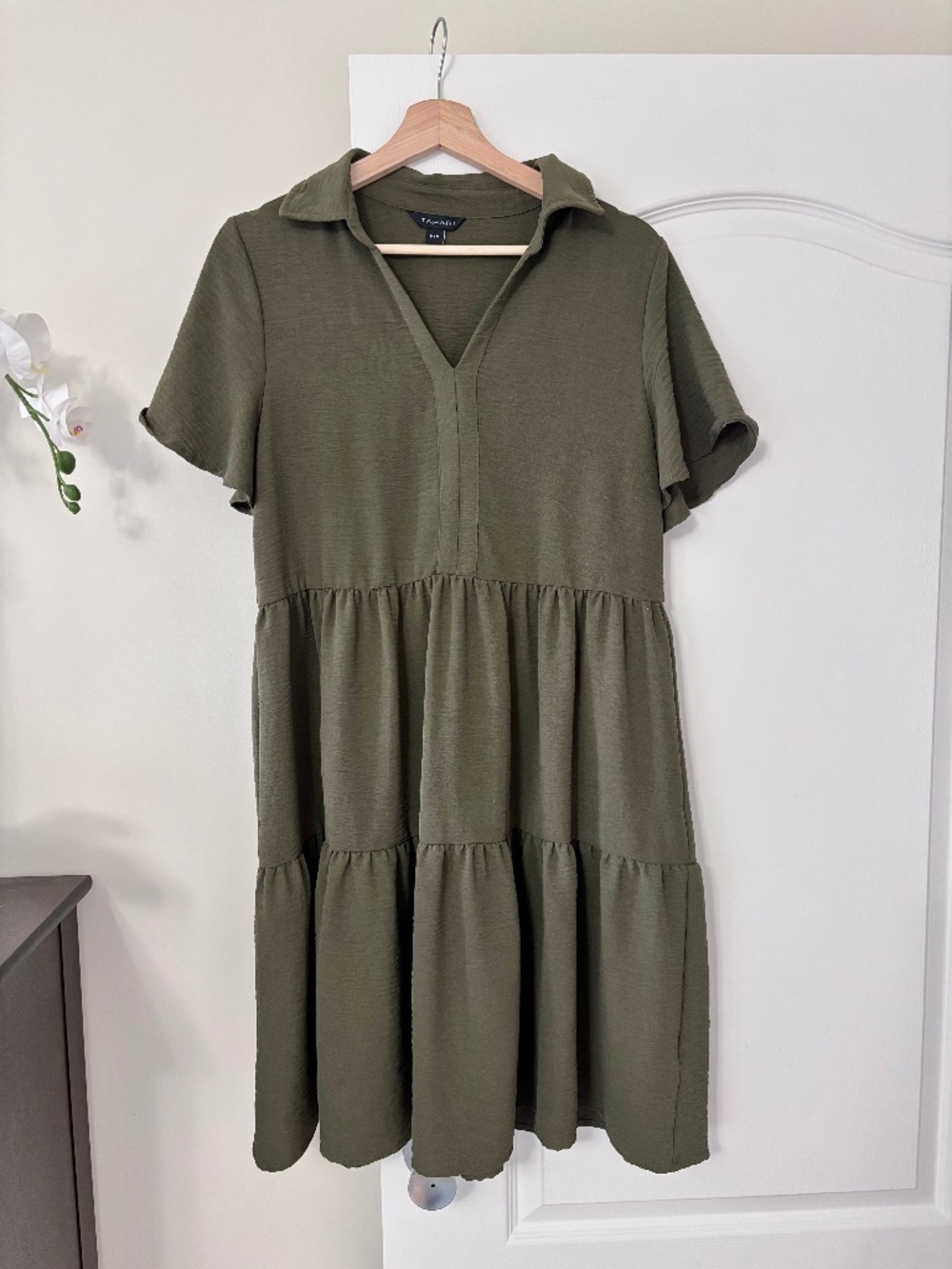 Tahari Olive Green Tiered Dress Women’s Size Medium